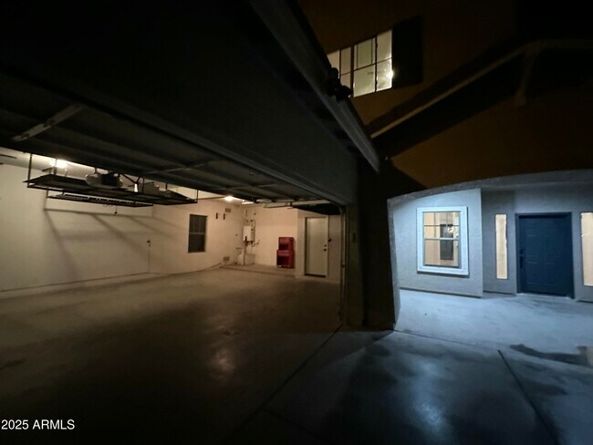 Building Photo - 3533 E Flower St