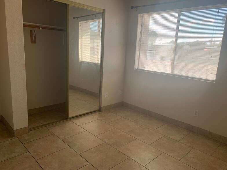 Building Photo - 444 W Ivyglen St