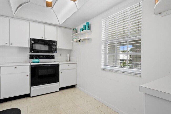Building Photo - 1250 Sugar Sands Blvd