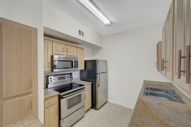 Building Photo - Downstairs 1 Bedroom Unit in Gated Community - S.W.