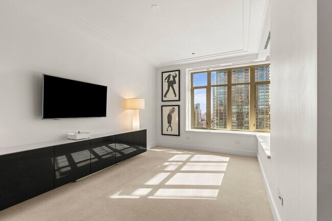 Building Photo - 118 E Erie St