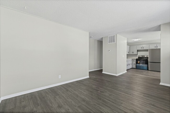 Building Photo - 2900 W 43rd Terrace