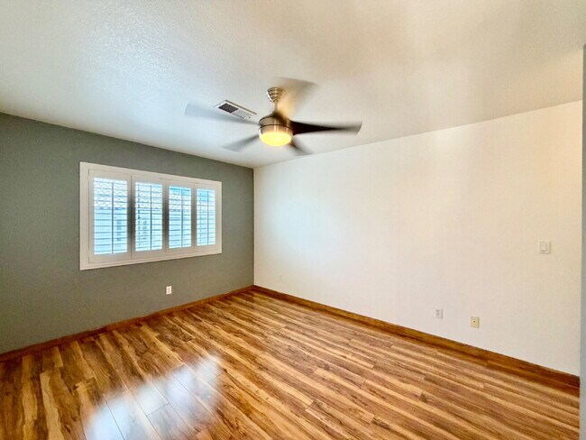 Building Photo - UPGRADED 2 BEDROOM TOWNHOME | SOLAR + PRIVATE YARD | SILVERADO RANCH / HENDERSON