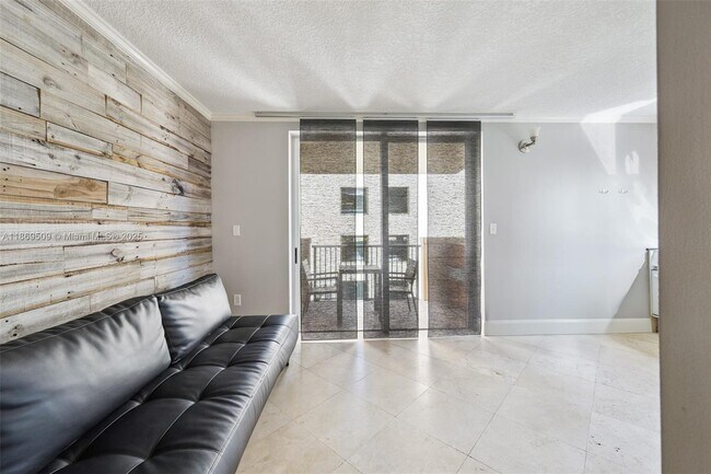 Building Photo - 2951 S Bayshore Dr