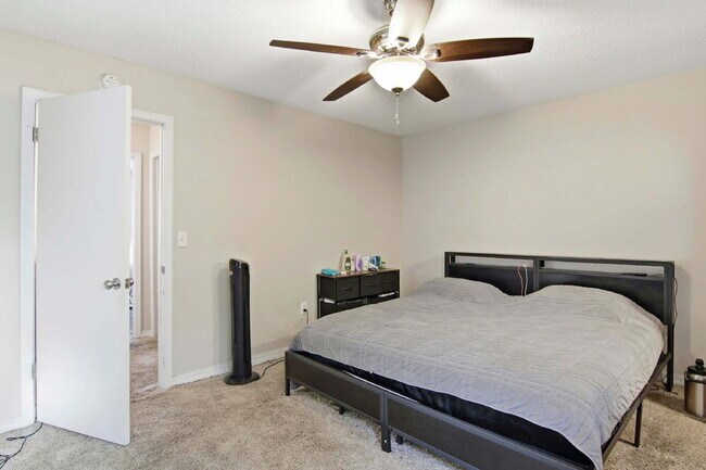 Building Photo - "Charming 2-Bed Townhouse Retreat in Fort Walton Beach – Perfect Comfort in 967 Sq Ft!"