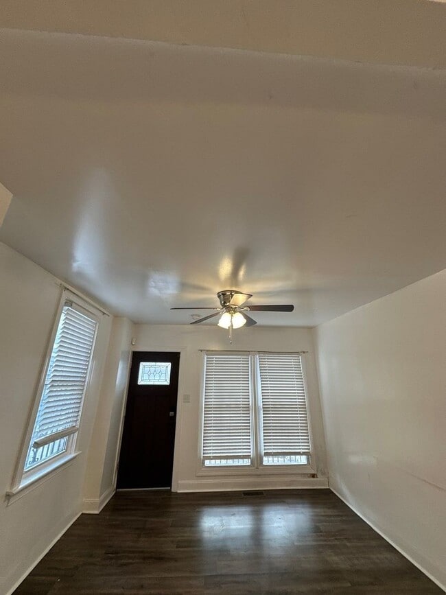 Building Photo - Charming 3 bedroom on Hamilton St