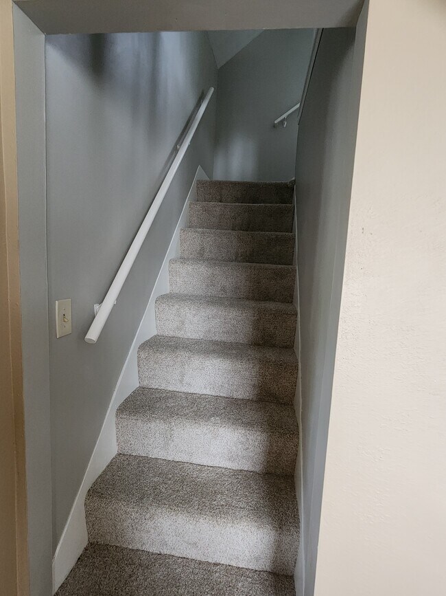 Building Photo - 810 4th Ave NW