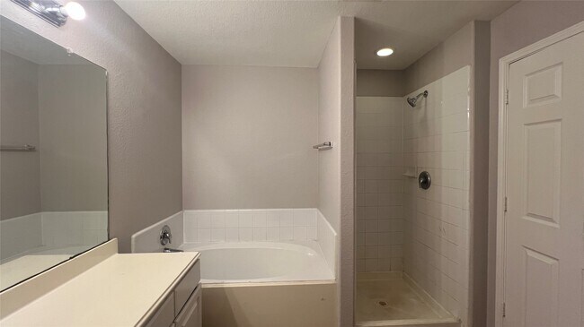 Building Photo - 2110 Juniper Dale Dr