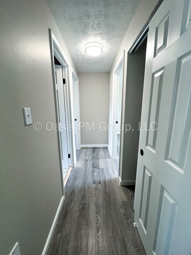 Building Photo - 912 Tellega Ave