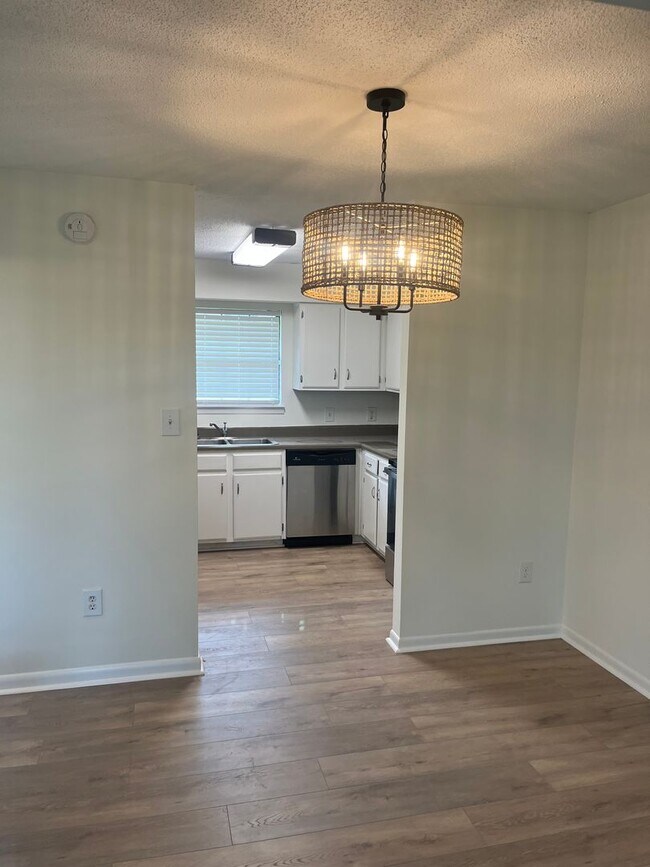Building Photo - Available now. Beautiful 2 BR/1.5 BA Condo with Marsh View! BOAT RAMP AND BOAT PARKING! WATER/SEW...