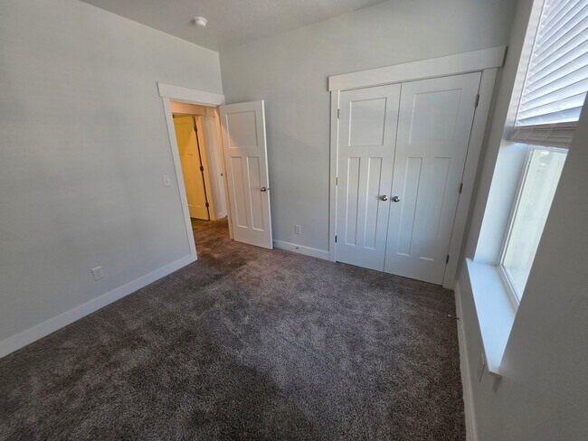 Building Photo - 415 N 360 W