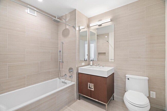 Building Photo - 99 Hudson St