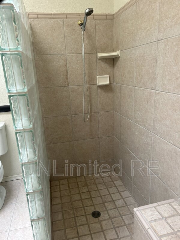 Building Photo - 2290 Interlake Dr