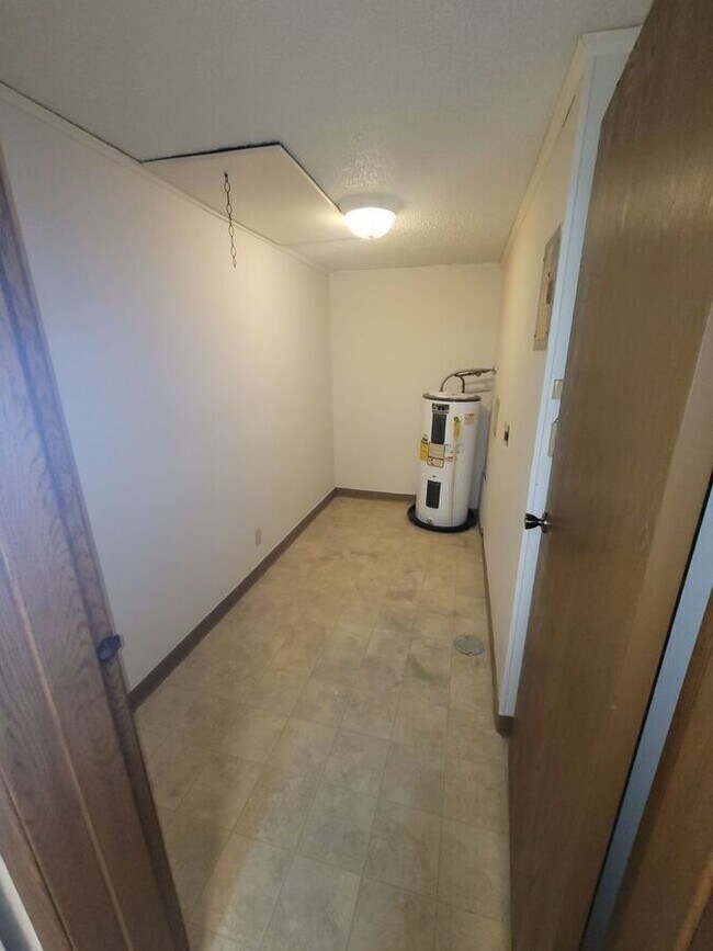 Building Photo - 446 Cedargate Court-446