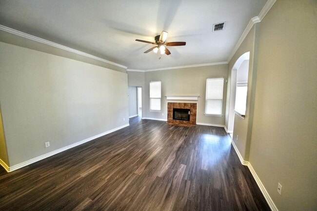 Building Photo - Stunning 4-Bedroom Home in Live Oak Hills,...