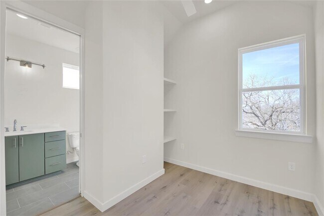 Building Photo - 7208 Providence Ave