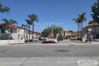 Building Photo - 3 Bed, 2 Bath Condo Near the Beach