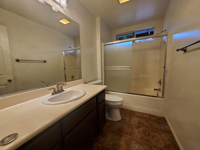 Building Photo - Wonderful 3 Bedroom 2.5 Bath Home in the h...