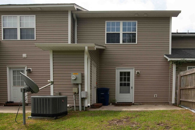 Building Photo - 103 Meadowbrook Ln