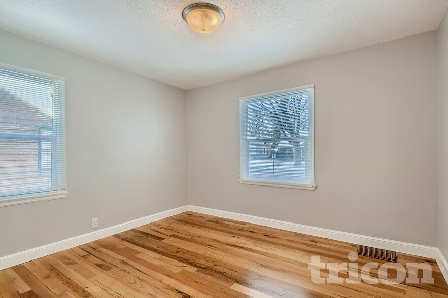 Building Photo - 2942 Zenith Ave N