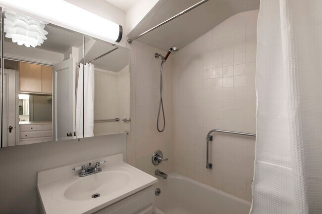 Building Photo - 631 Ofarrell St
