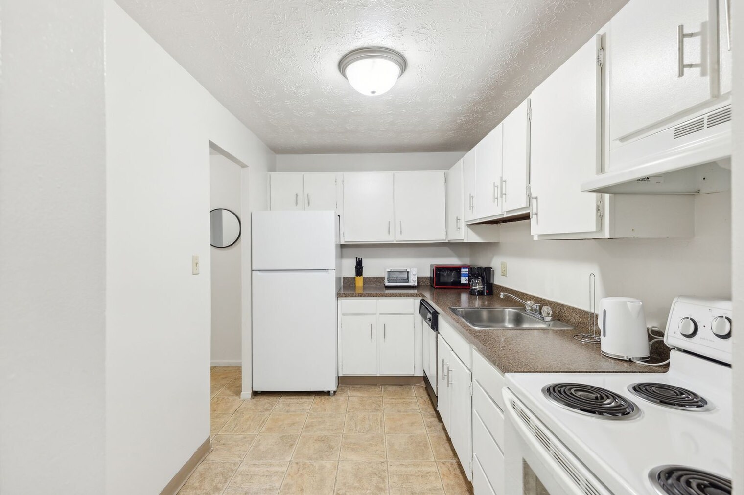 Building Photo - 5556 Broadview Rd