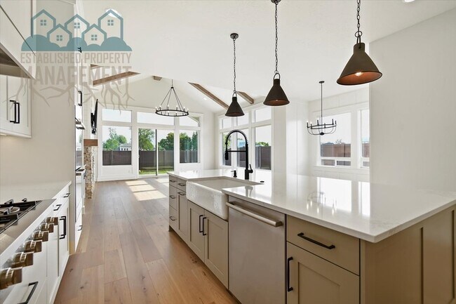 Building Photo - 10642 W Lothbury Dr