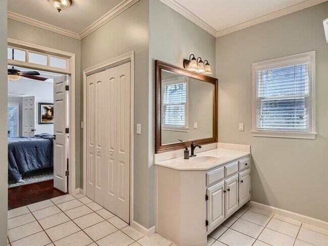 Building Photo - 2575 Wild Iris Ln NE