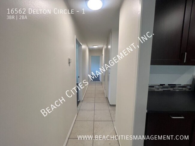 Building Photo - 16562 Delton Cir
