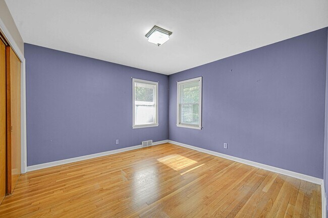 Building Photo - Charming Custom Home in Miller Beach!