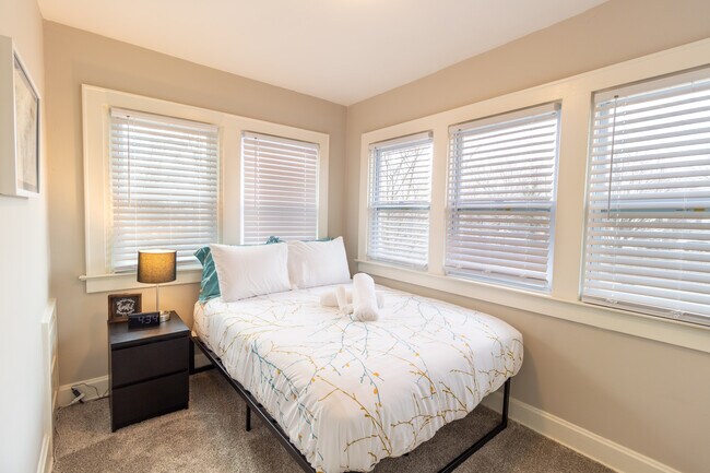 Building Photo - 1123 Wilson Ave