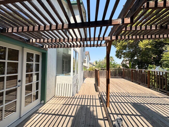 Building Photo - 5017 Toyon Way