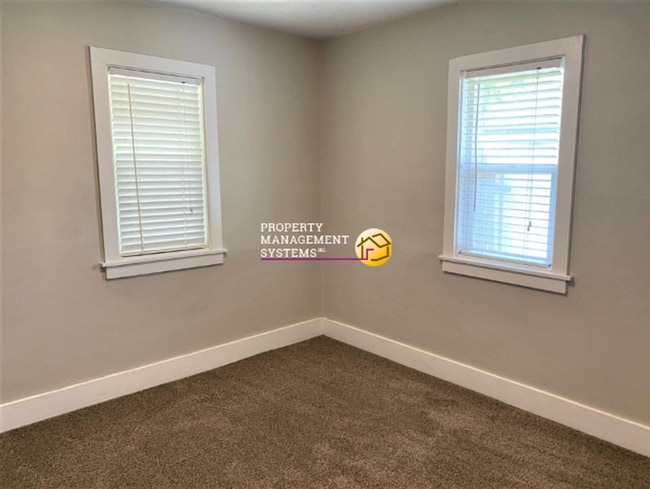 Building Photo - 2 Bedroom Salt Lake Duplex - All Utilities Included!