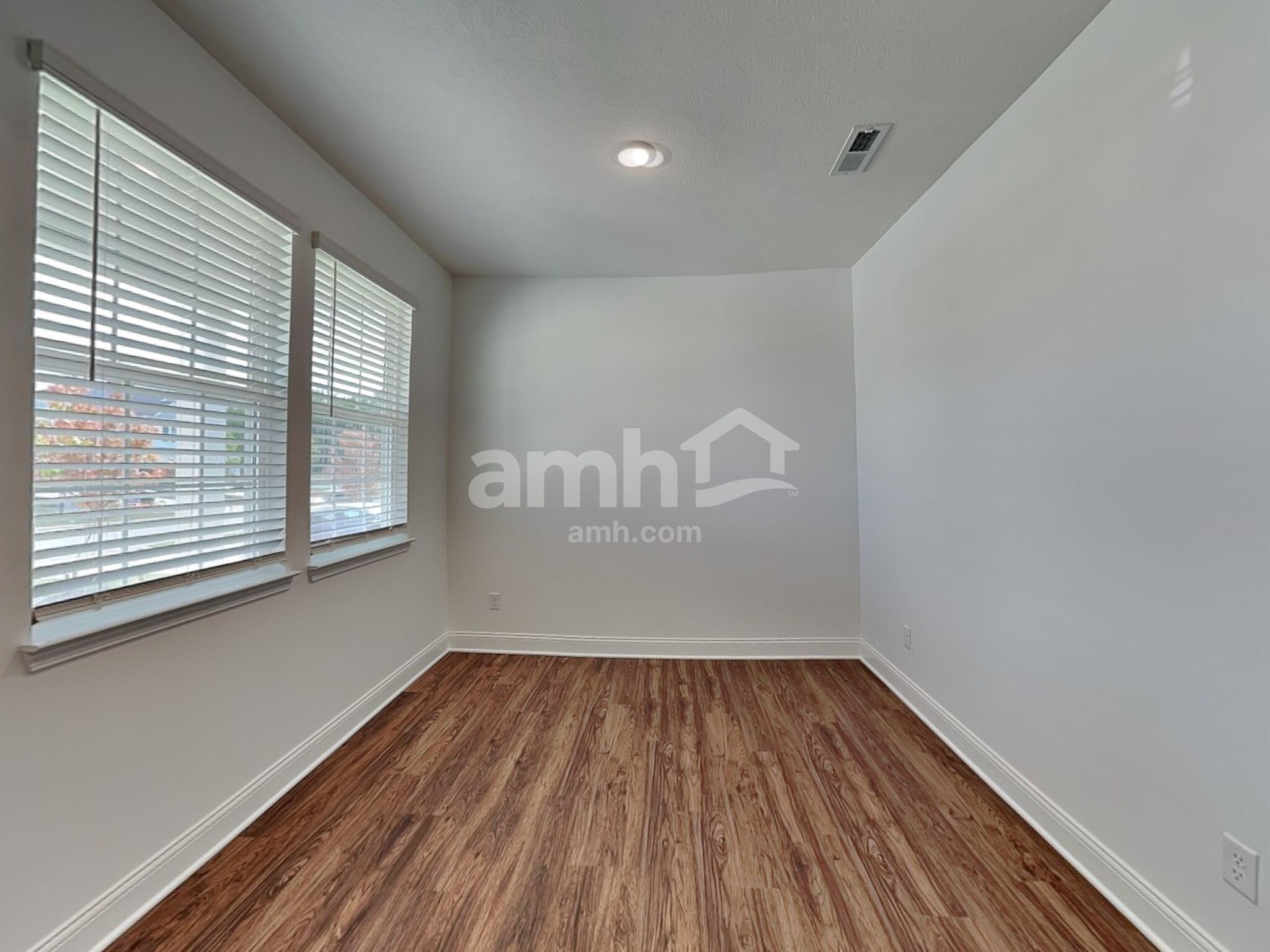 Building Photo - 1056 Castor Dr