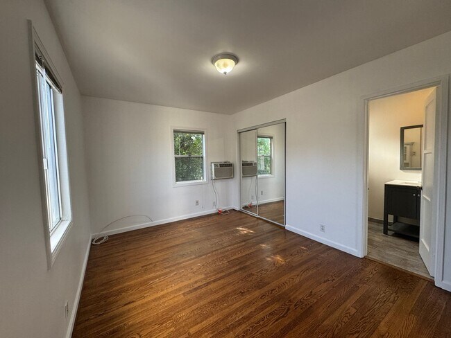 Building Photo - 5179 Huntington Dr N