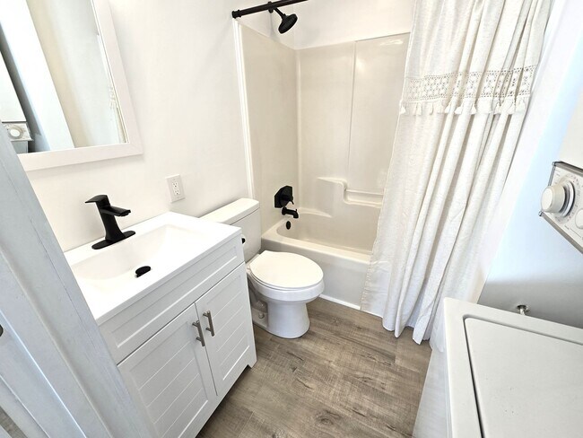 Building Photo - Renovated Cabin In Vilas