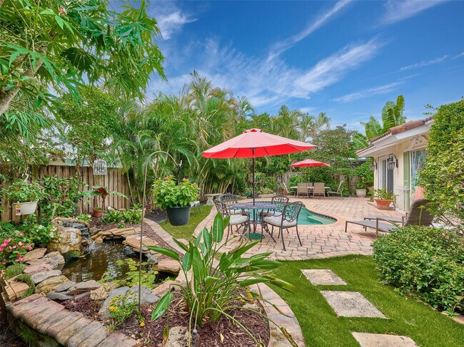 Building Photo - 3220 Oleander Way