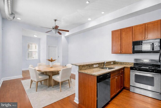 Building Photo - 1712 W Girard Ave