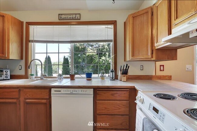 Building Photo - 32306 18Th Avenue Sw