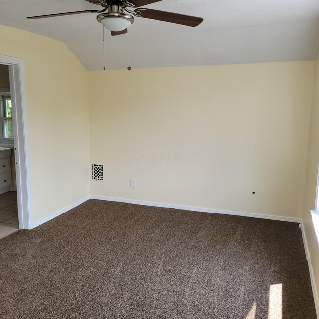 Building Photo - 438 S Powell Ave