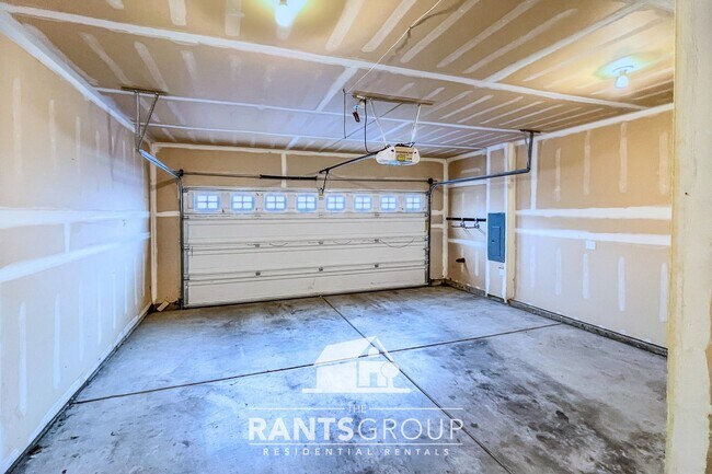 Building Photo - Spacious 4-Bedroom, 2.5-Bath Home with Ope...