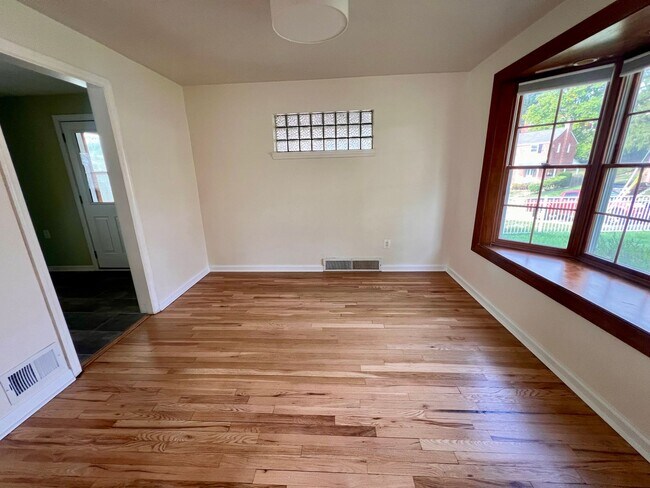 Building Photo - Pittsburgh - 2 Bedroom 1.5 Bathroom - Home...