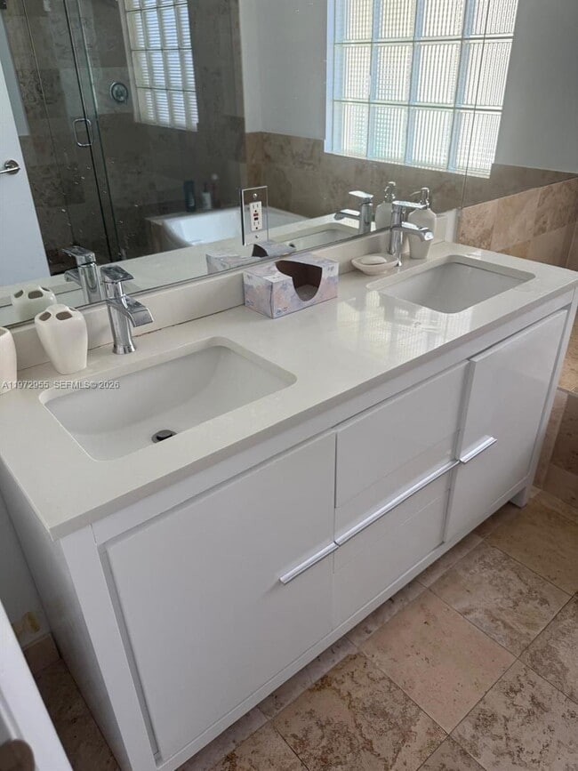 Building Photo - 1455 Ocean Dr