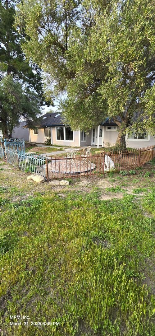 Building Photo - 4 bed home in the country on acreage