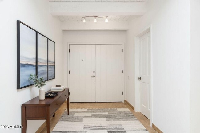 Building Photo - 5101 N Casa Blanca Dr