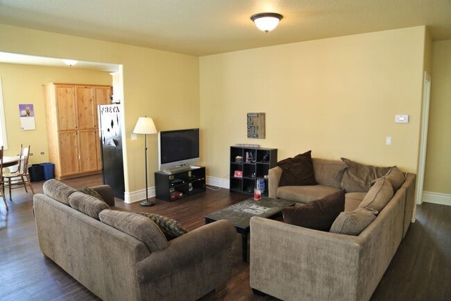 Building Photo - New 5 Bed 5 Bath Home on Harrison