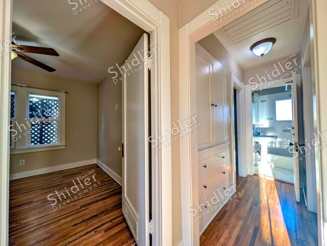 Building Photo - Upgraded Bungalow with Garage