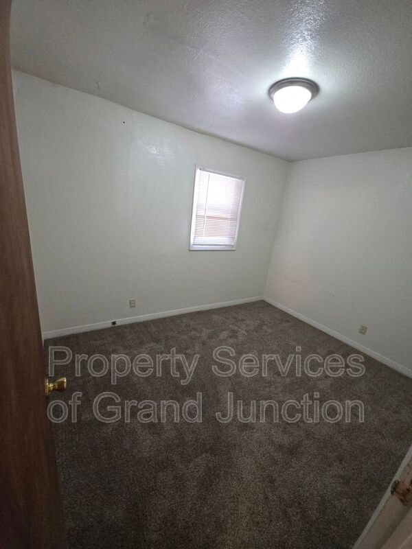 Building Photo - 1355 Elm Ave
