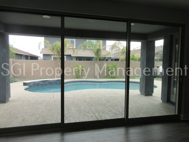Building Photo - Stunning home with pool ready for move in