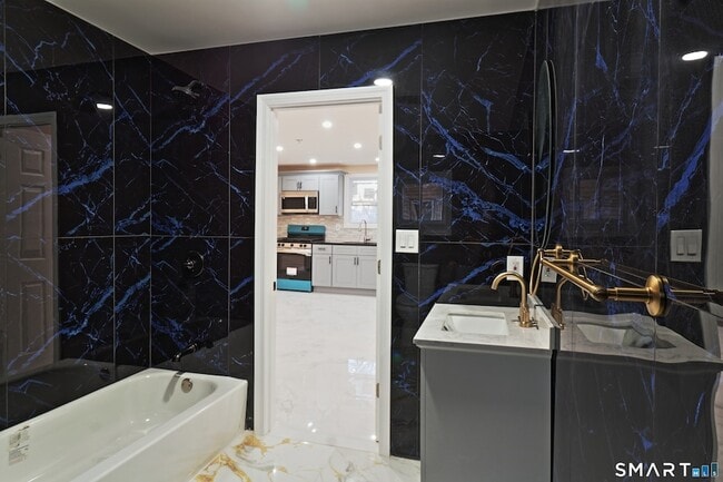 Building Photo - 40 Elizabeth St